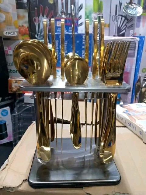 gold cutlery set