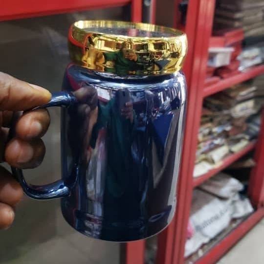 Quality tea cup with corver