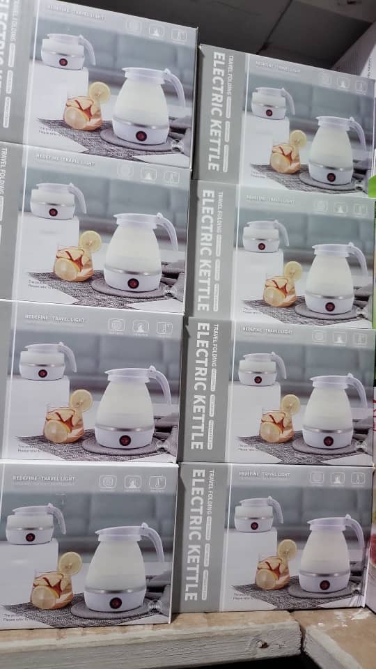 Foldable electric kettle